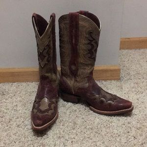 Ariat Rienda cowboy boot. Tan/red/gold